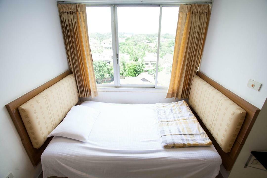 Aparthotel Galare Thong Tower à Chiang Mai Extérieur photo