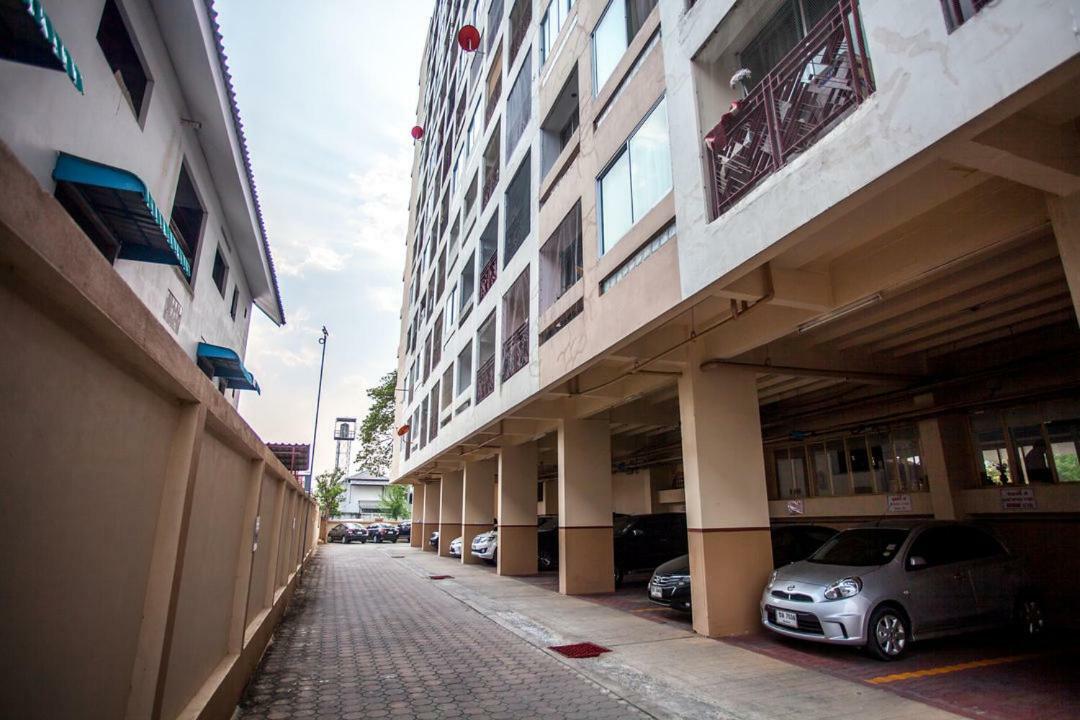 Aparthotel Galare Thong Tower à Chiang Mai Extérieur photo