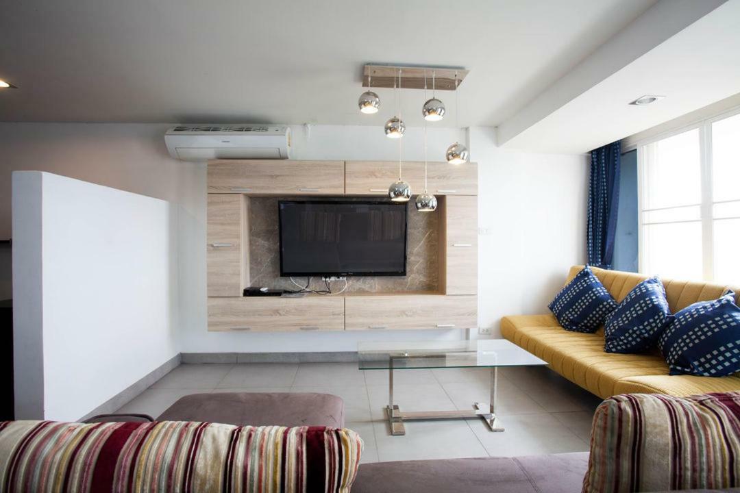Aparthotel Galare Thong Tower à Chiang Mai Extérieur photo